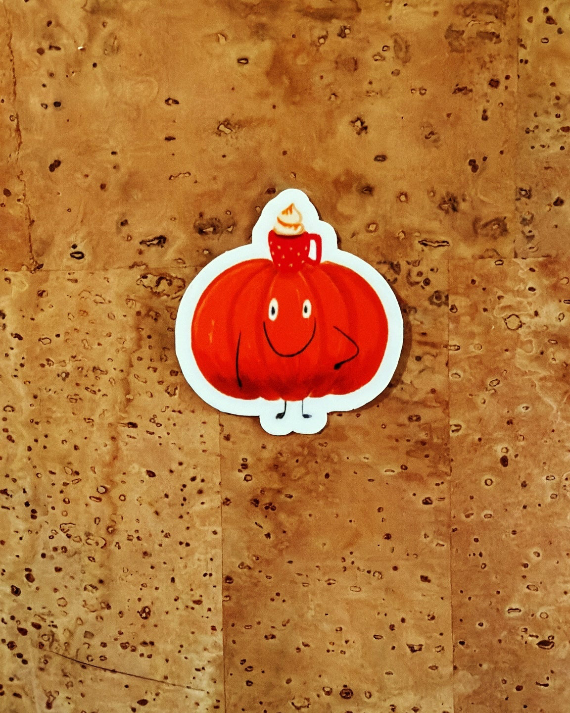 Matter Vinyl Sticker Kürbis mit Kaffee – Pumpkin Spice Illustration – Wasserfest – Süßer Aufkleber für Laptop & Planer – Herbst Deko – Cozy Season