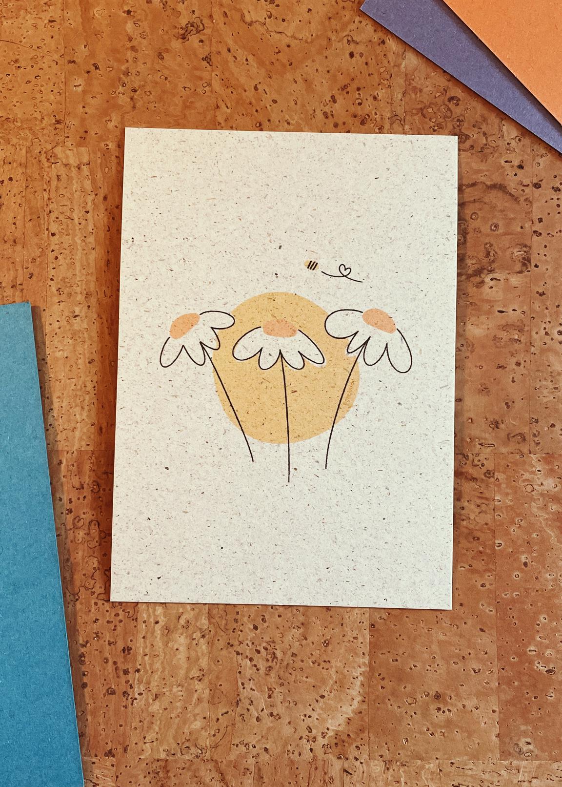 Postkarte Flowers & Bee auf nachhaltigem Papier – Süße Grußkarte für jeden Anlass – Botanische Illustration – Geschenk für Naturfreunde – A6