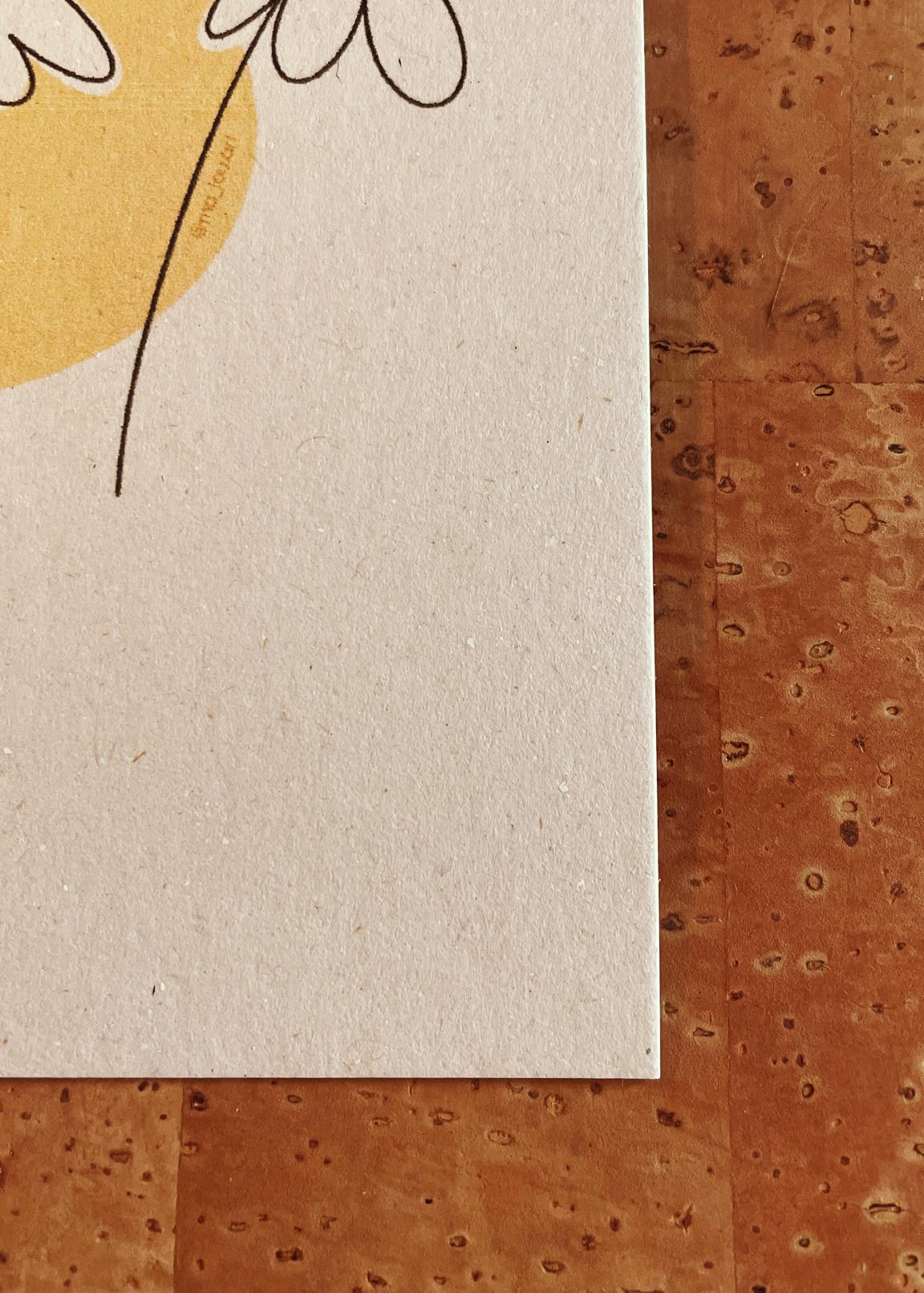 Postkarte Flowers & Bee auf nachhaltigem Papier – Süße Grußkarte für jeden Anlass – Botanische Illustration – Geschenk für Naturfreunde – A6