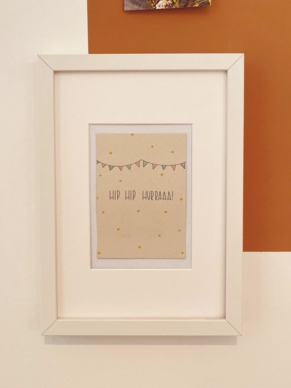 HIP HIP HURRAAA! Postkarte A6 | Nachhaltige Glückwunschkarte | Minimalistisches Design