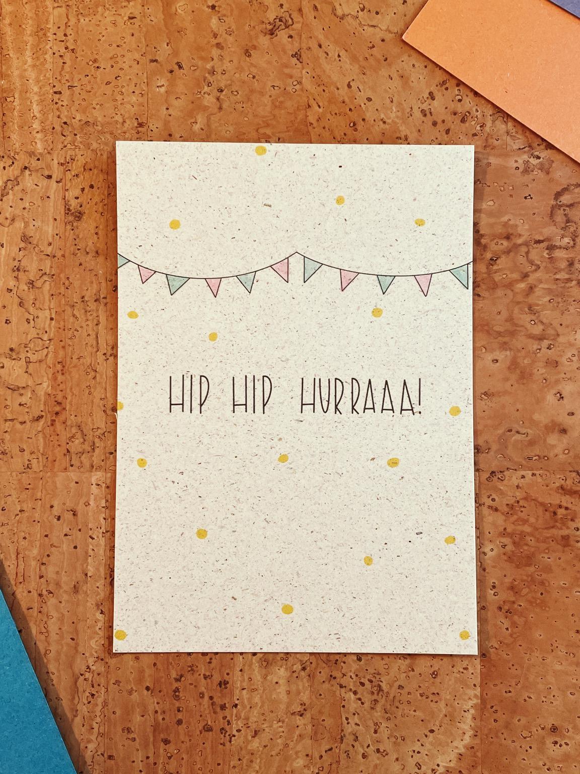 HIP HIP HURRAAA! Postkarte A6 | Nachhaltige Glückwunschkarte | Minimalistisches Design