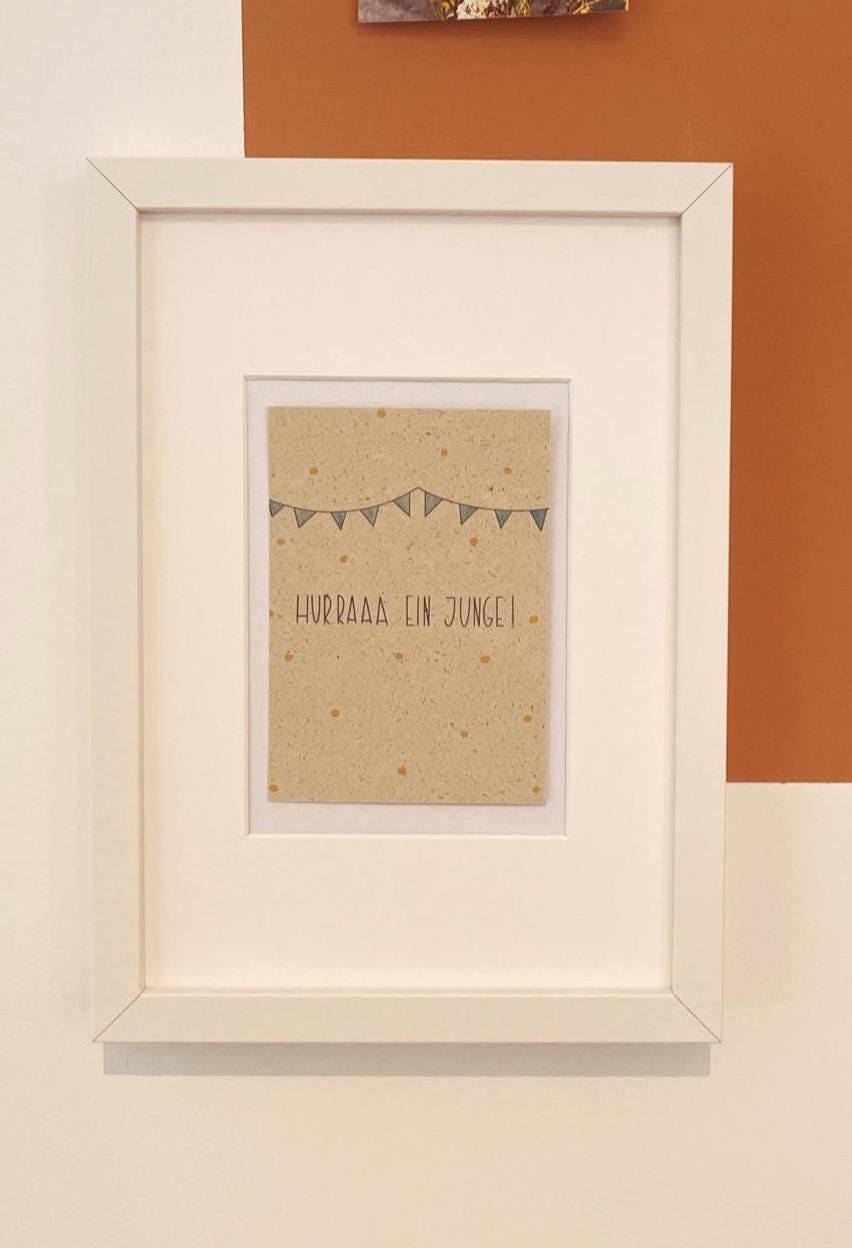 Süße Geburtskarte Junge A6 - Hurra ein Junge Postkarte nachhaltig - Baby Glückwunschkarte Geburt - Wimpelkette Design