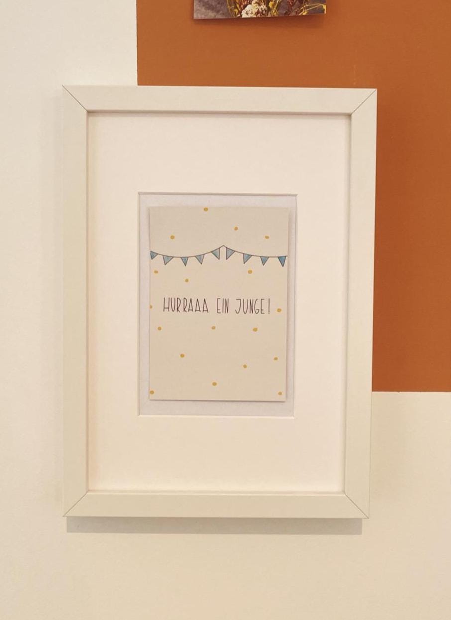 Süße Geburtskarte Junge A6 - Hurra ein Junge Postkarte nachhaltig - Baby Glückwunschkarte Geburt - Wimpelkette Design