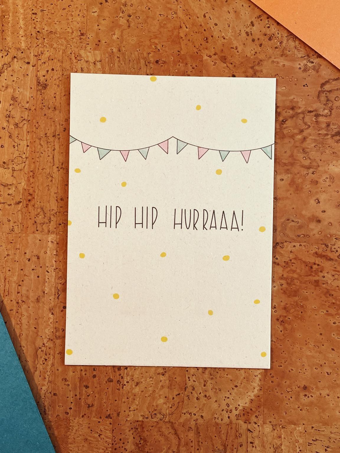 HIP HIP HURRAAA! Postkarte A6 | Nachhaltige Glückwunschkarte | Minimalistisches Design