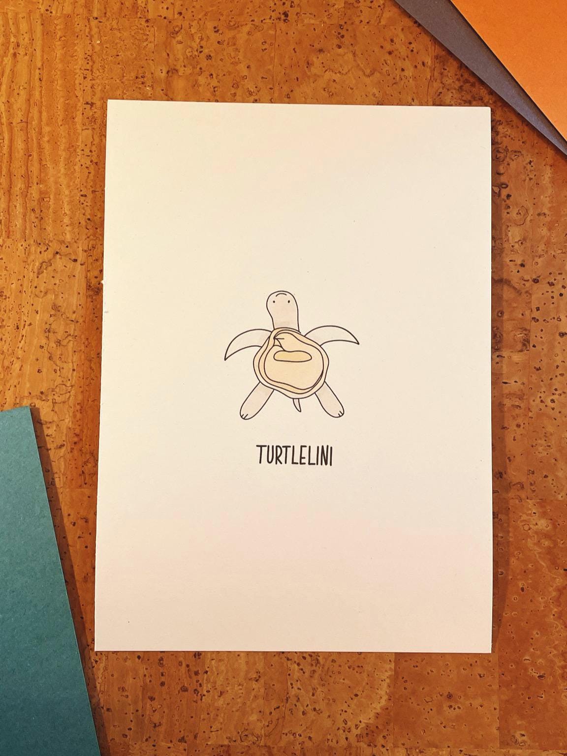 Turtlelini Artprint A4/A5 - Süße Schildkröte Humor Poster nachhaltig - Minimalistisches Tier Wandbild - Pasta Liebhaber Geschenk - Wall Art