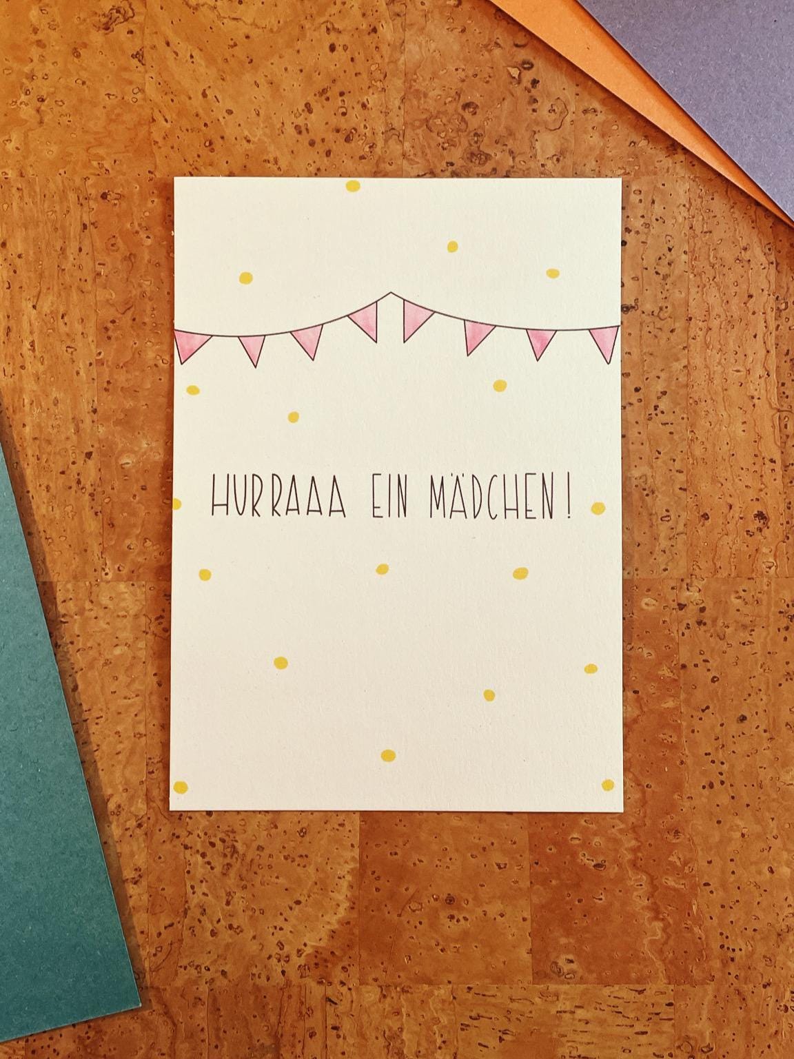 Süße Geburtskarte Mädchen A6 - Hurra ein Mädchen Postkarte nachhaltig - Baby Glückwunschkarte Geburt - Rosa Wimpelkette Design