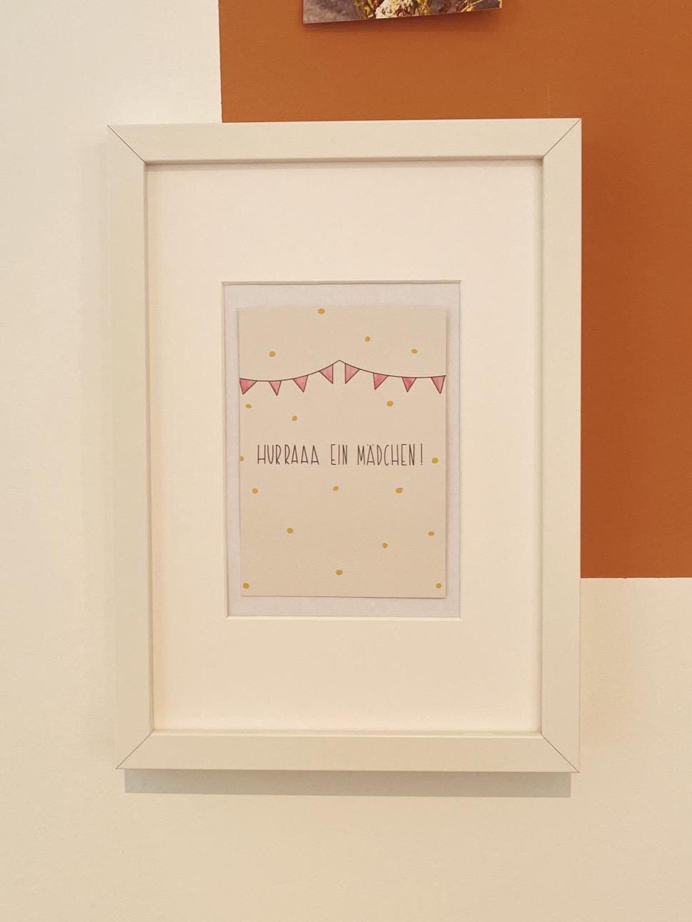 Süße Geburtskarte Mädchen A6 - Hurra ein Mädchen Postkarte nachhaltig - Baby Glückwunschkarte Geburt - Rosa Wimpelkette Design