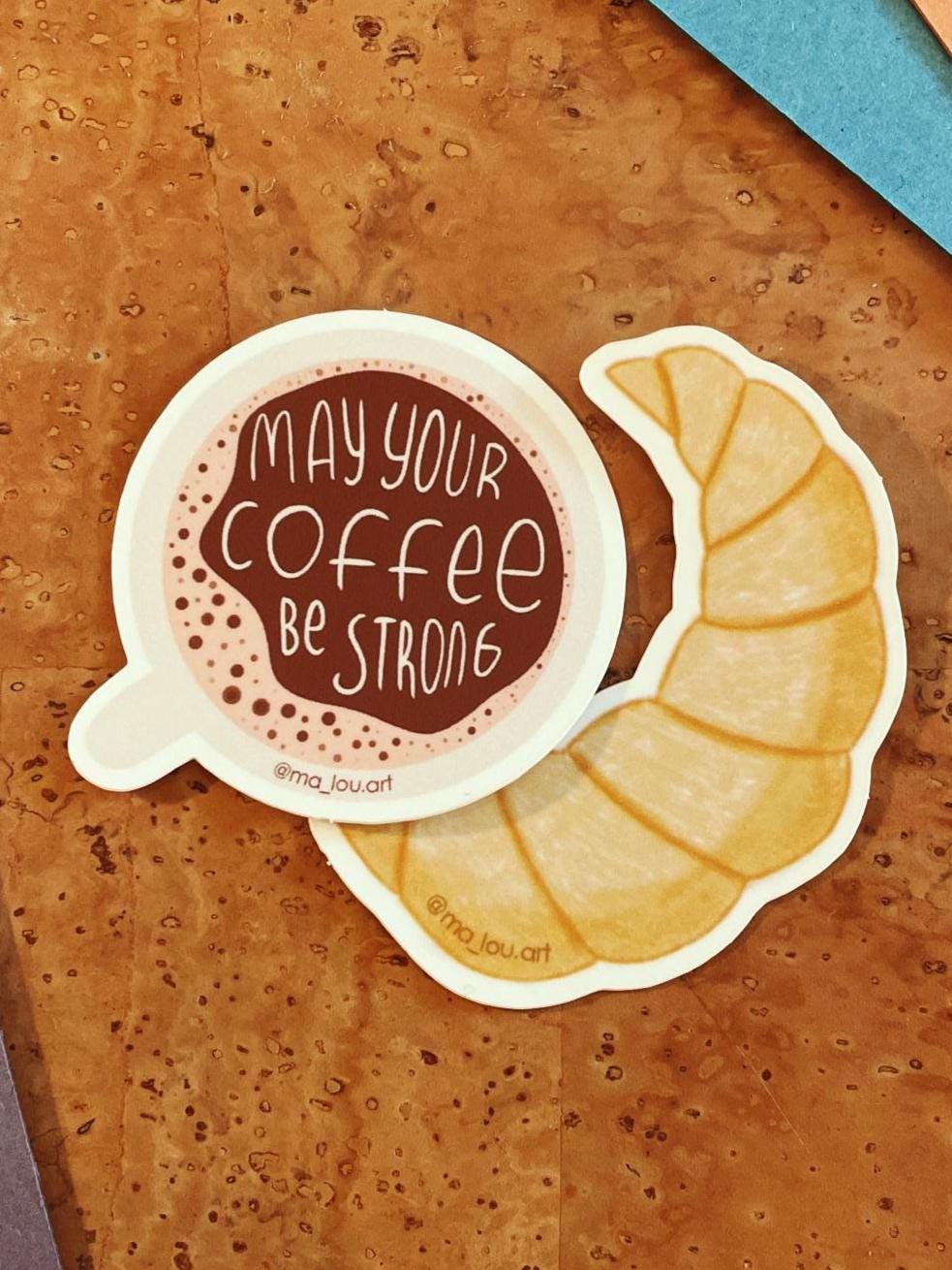 Kaffee Spruch Vinyl Sticker wasserfest - May Your Coffee Be Strong Aufkleber für Laptop Flasche - Motivations Sticker 8x8 cm