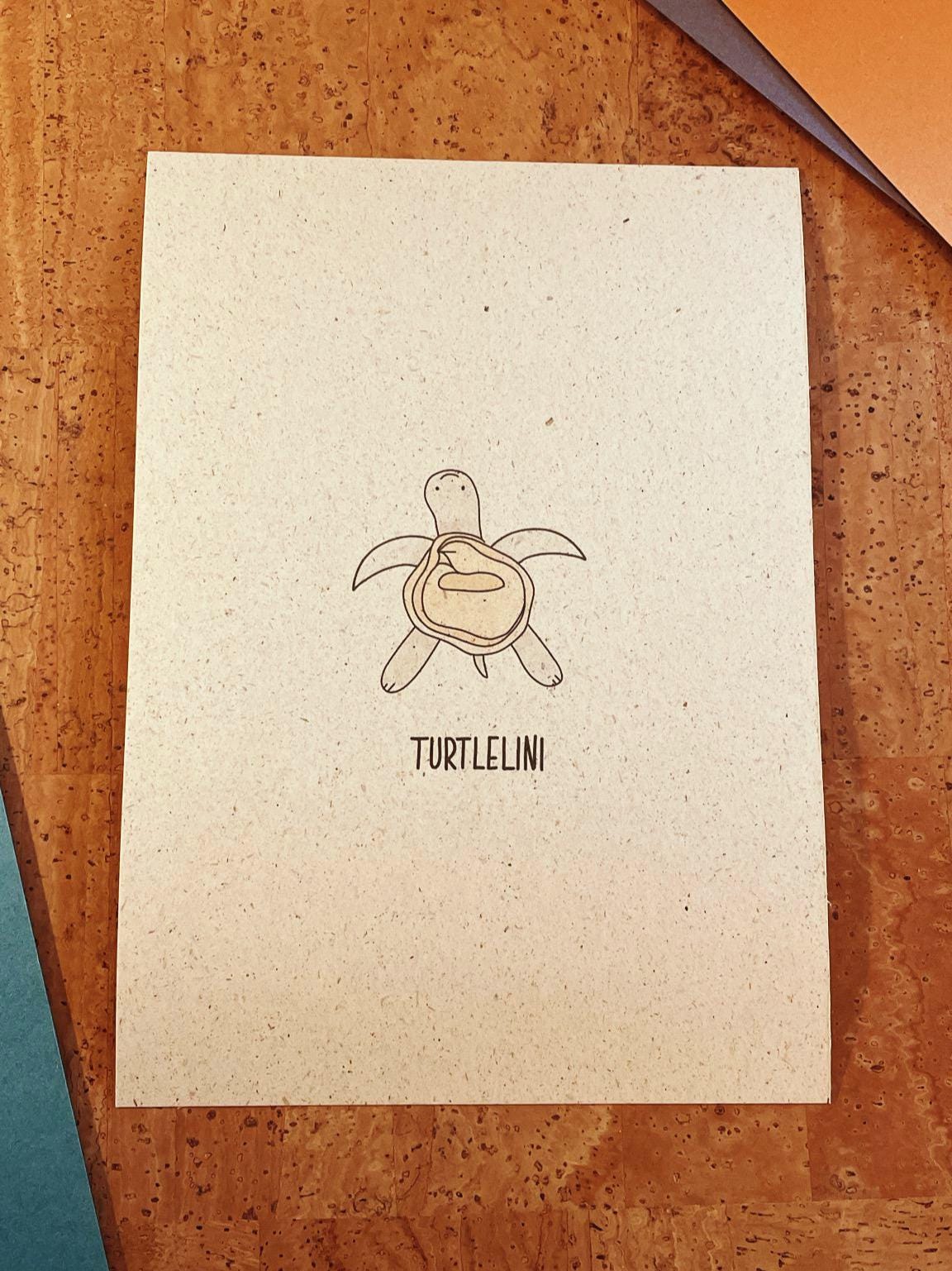 Turtlelini Artprint A4/A5 - Süße Schildkröte Humor Poster nachhaltig - Minimalistisches Tier Wandbild - Pasta Liebhaber Geschenk - Wall Art