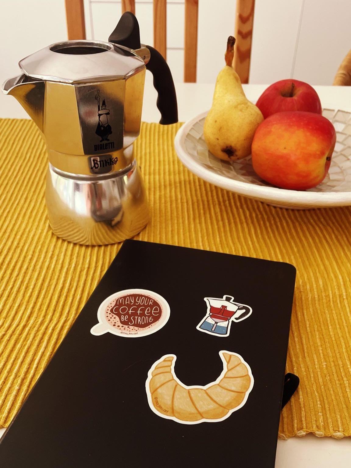 Bialetti Espressokanne Vinyl Sticker 4x3cm | Kaffee Aufkleber wasserfest | Moka Pot Decal | Retro Kaffee Design | Glänzender Vinyl Sticker