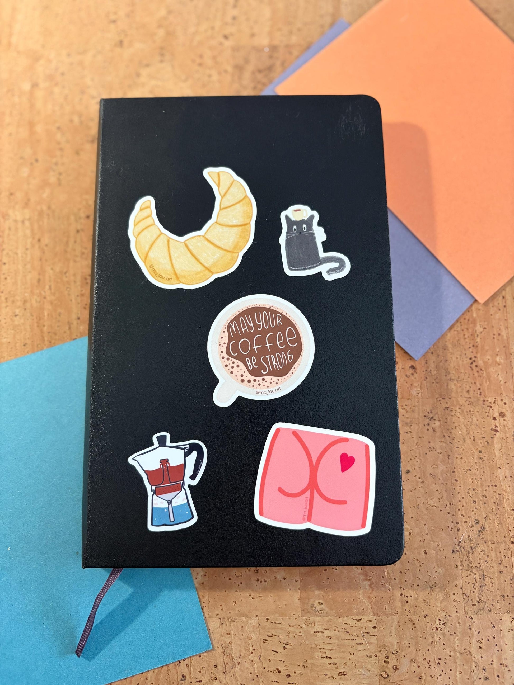 Lustiger Vinyl Sticker „Hearty Booty“ – Wasserfest Aufkleber für Laptop & Trinkflasche – Geschenk – Witziges Herz Motiv – Outdoorbeständig